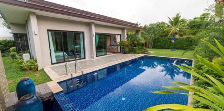 3 bedrooms Villa on the Phuket, Thailand No. 97113