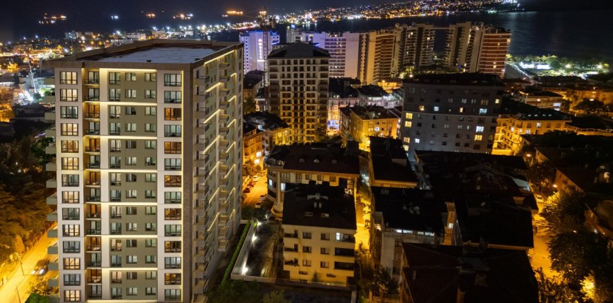 4 dormitorios Apartment en Bueyuekcekmece, Turkey No. 121360