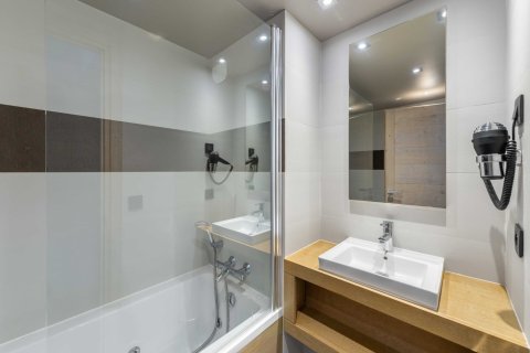 2 dormitorios Apartment en Les Belleville, France No. 99522 9