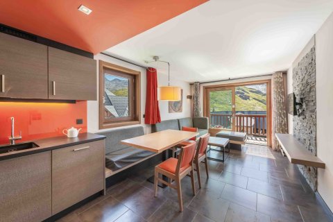 2 dormitorios Apartment en Les Belleville, France No. 99522 2