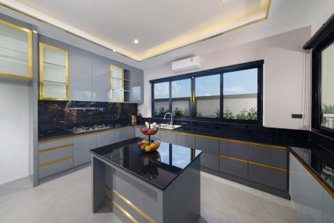 4 bedrooms House in Chiang Mai, Thailand No. 97774 10