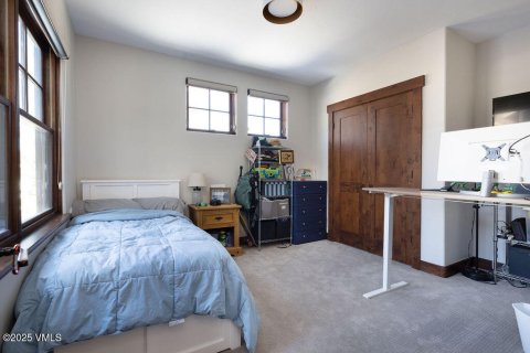 Дом с 4 спальнями в Игл, США №104552 8