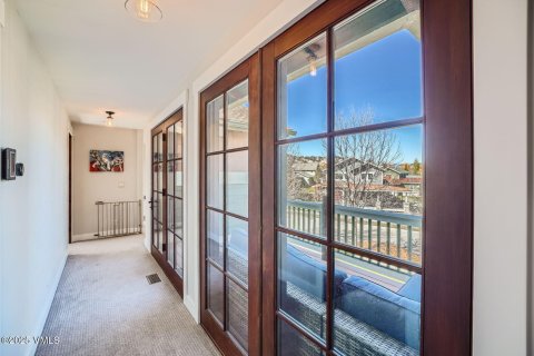 Дом с 4 спальнями в Игл, США №104552 10