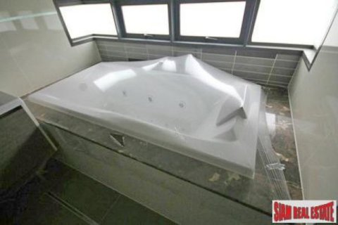 4 bedrooms Villa in Bangkok, Thailand No. 95736 5