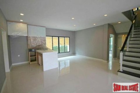 4 bedrooms Villa in Bangkok, Thailand No. 95736 14
