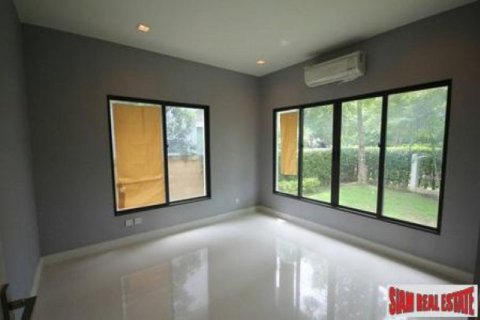 4 bedrooms Villa in Bangkok, Thailand No. 95736 11