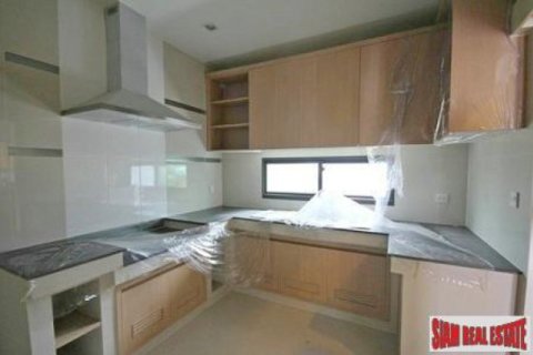 4 bedrooms Villa in Bangkok, Thailand No. 95736 9