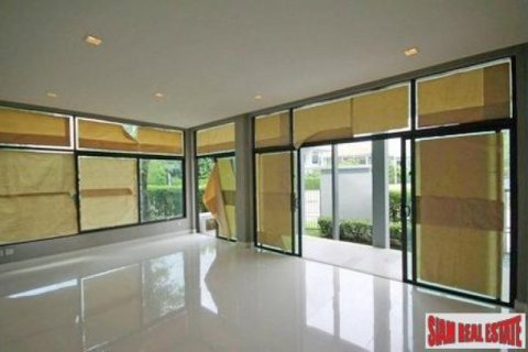 4 bedrooms Villa in Bangkok, Thailand No. 95736 7