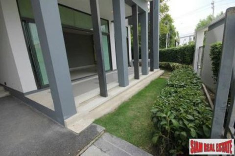 4 bedrooms Villa in Bangkok, Thailand No. 95736 16