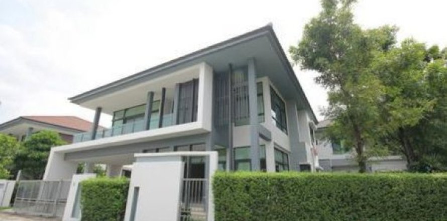 4 bedrooms Villa in Bangkok, Thailand No. 95736