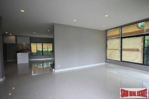 4 bedrooms Villa in Bangkok, Thailand No. 95736 13