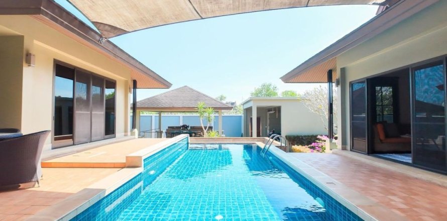 3 bedrooms Villa in Chalong, Thailand No. 98110
