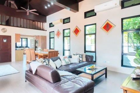 3 bedrooms Villa in Chalong, Thailand No. 98110 6