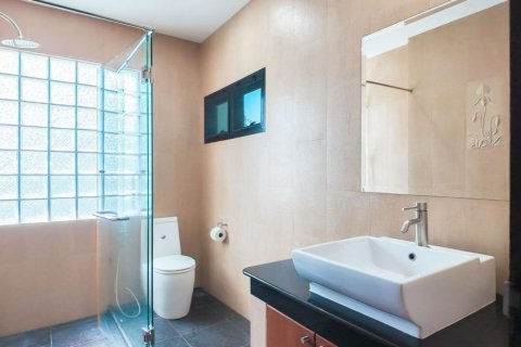 3 bedrooms Villa in Chalong, Thailand No. 98110 26