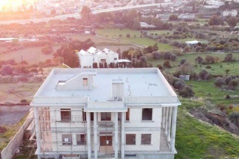 7 bedrooms House in Germasogeia, Cyprus No. 69945 5