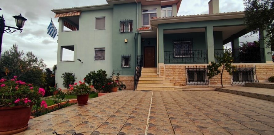 Вилла с 4 спальнями в Полийирос, Греция №117954