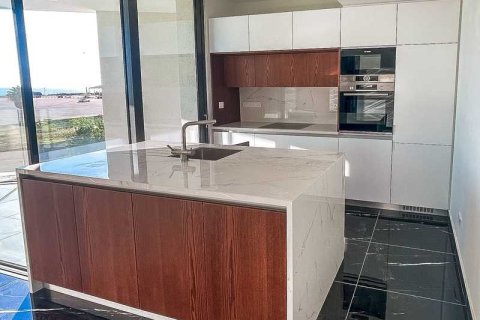 2 bedrooms Apartment in Larnaca, Cyprus No. 103655 4