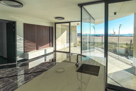 2 bedrooms Apartment in Larnaca, Cyprus No. 103655 6