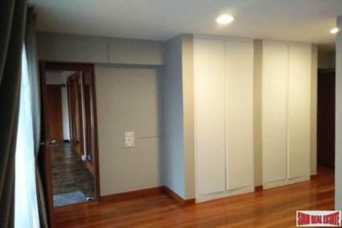 5 bedrooms House in Bangkok, Thailand No. 95908 8