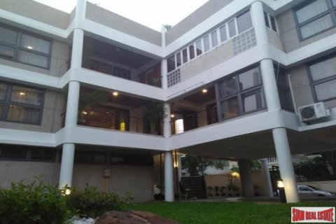 5 bedrooms House in Bangkok, Thailand No. 95908 1