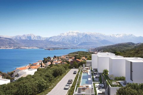 2 bedrooms Apartment in Krashichi, Montenegro No. 104690 2