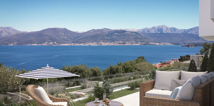 2 bedrooms Apartment in Krashichi, Montenegro No. 104690