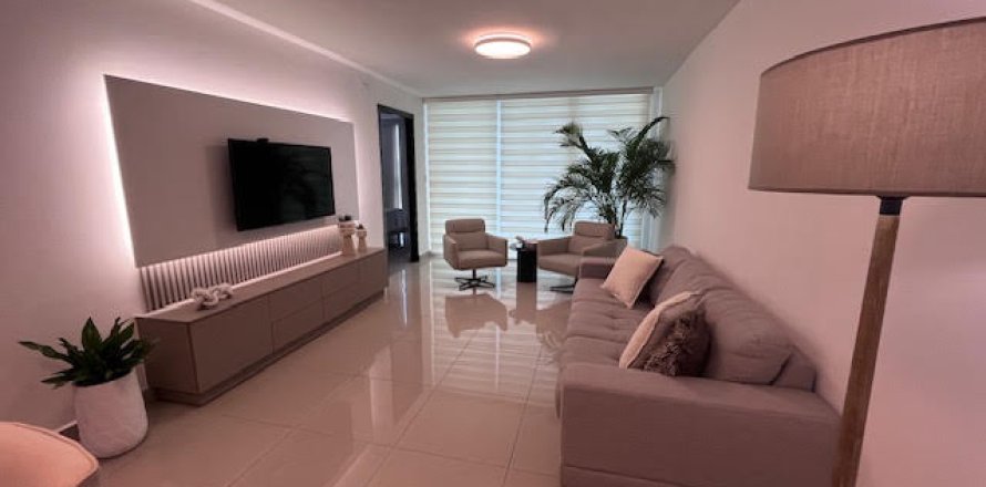 3 bedrooms Apartment in Panama City, Panama No. 75364