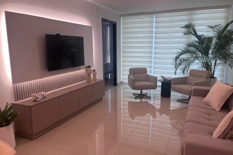 3 bedrooms Apartment in Panama City, Panama No. 75364 8