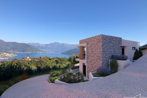 400m² House in Herceg Novi, Montenegro No. 66822 2