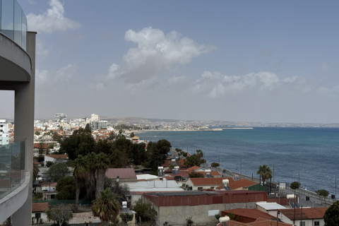 2 bedrooms Apartment in Larnaca, Cyprus No. 63753 7