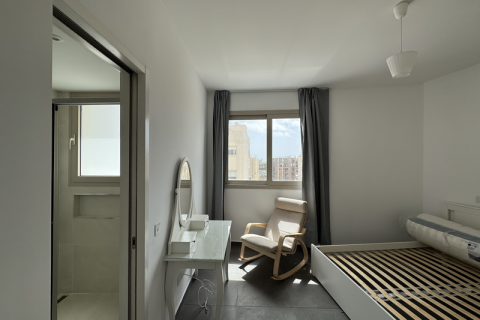 2 bedrooms Apartment in Larnaca, Cyprus No. 63753 12