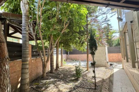 Вилла с 5 спальнями в Пиргос, Кипр №62488 4