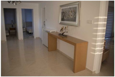 Вилла с 4 спальнями в Куклия, Кипр №84385 15