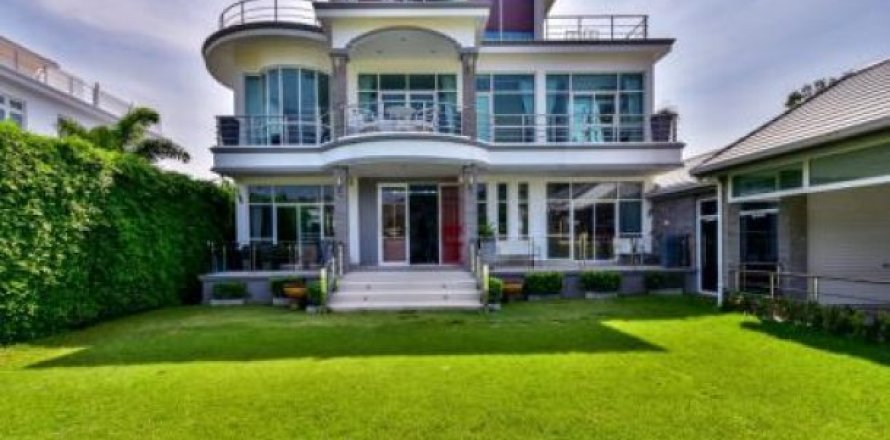 4 bedrooms Villa in Hua Hin, Thailand No. 95870