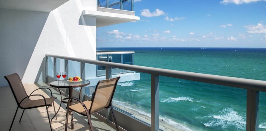 44 dormitorios Commercial property en Llanca, Spain No. 99153