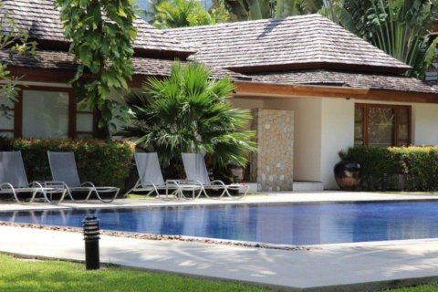 215m² Villa in Bang Tao, Thailand No. 97413 5