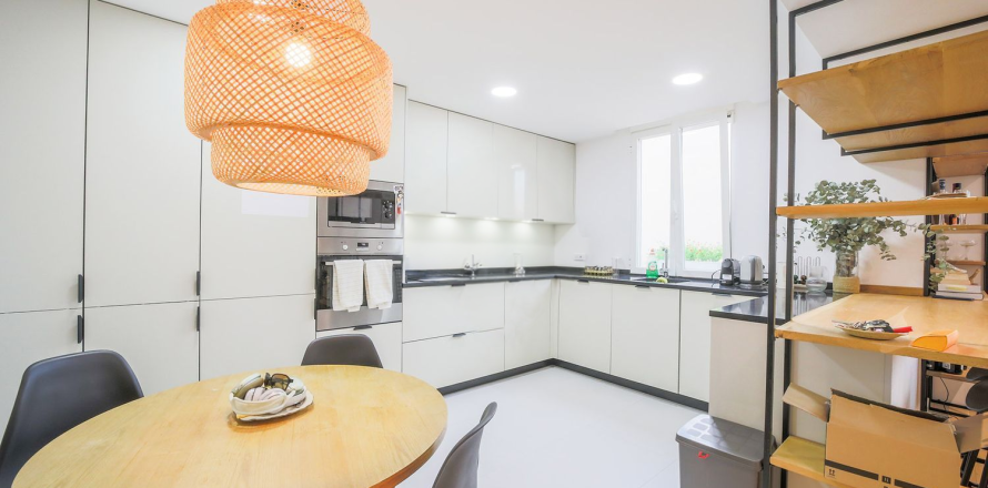 2 bedrooms Apartment in Madrid, Spain No. 111010