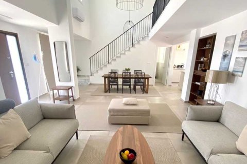 5 bedrooms House in Mesa Geitonia, Cyprus No. 101665 1