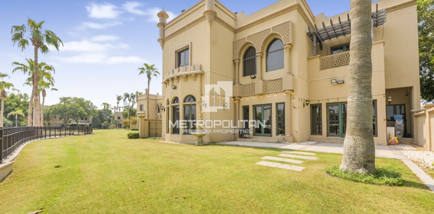 4 bedrooms Villa in Palm Jumeirah, UAE No. 118676