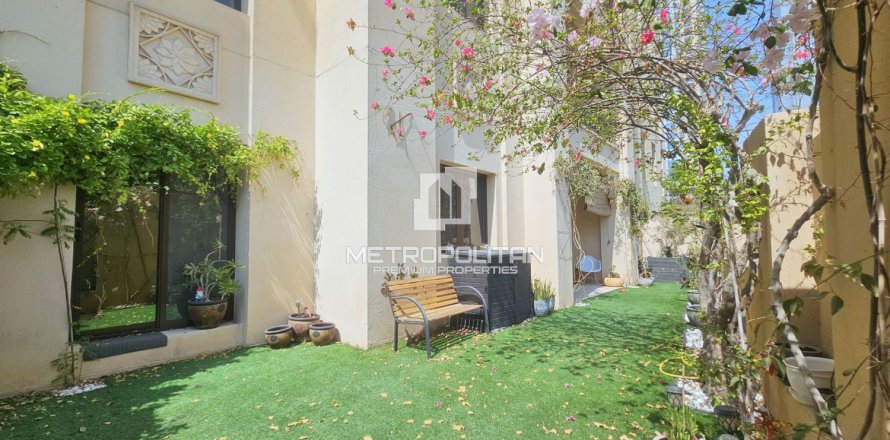 2 dormitorios Apartment en Old Town, UAE No. 118311