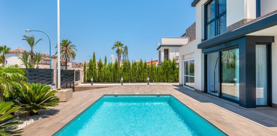 3 dormitorios Villa en La Manga del Mar Menor, Spain No. 112059