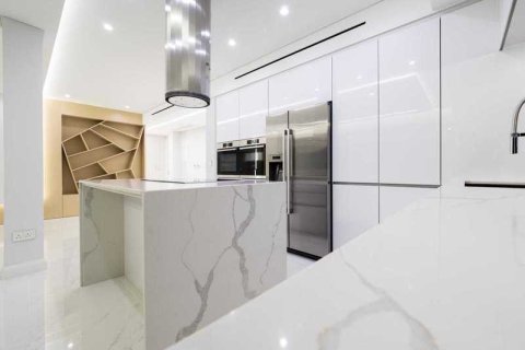 3 bedrooms Apartment in Germasogeia, Cyprus No. 32178 5