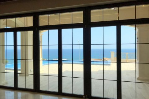 4 bedrooms Villa in Limassol, Cyprus No. 106010 6