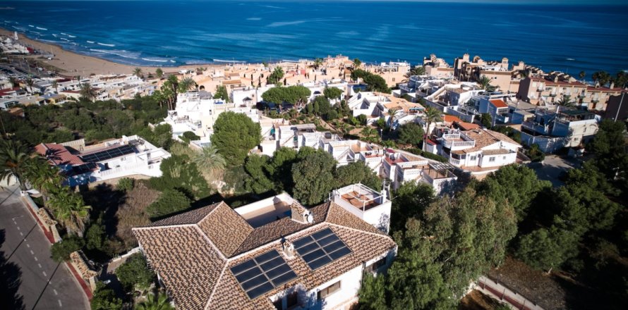 5 dormitorios Villa en Torrevieja, Spain No. 111721