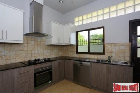 4 bedrooms Villa in Chonburi, Thailand No. 96496 5