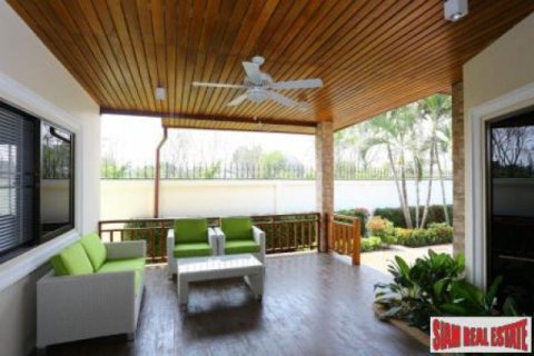 4 bedrooms Villa in Chonburi, Thailand No. 96496 4