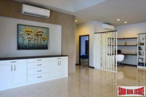 4 bedrooms Villa in Chonburi, Thailand No. 96496 8
