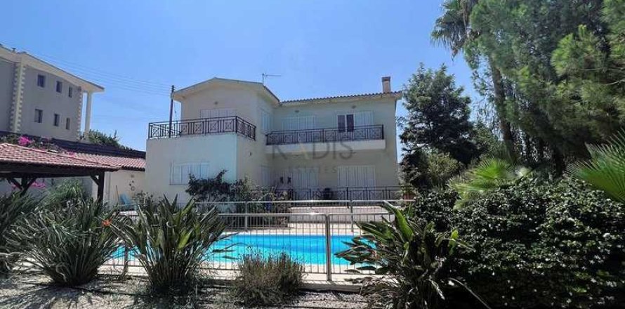 4 bedrooms Villa in Parekklisia, Cyprus No. 66579