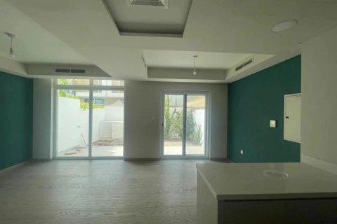 3 dormitorios Villa en Dubai, UAE No. 89764