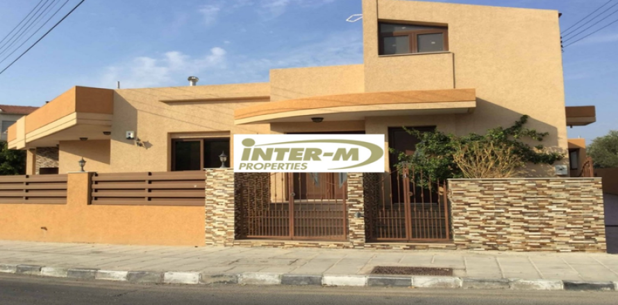 4 bedrooms House in Limassol, Cyprus No. 78615